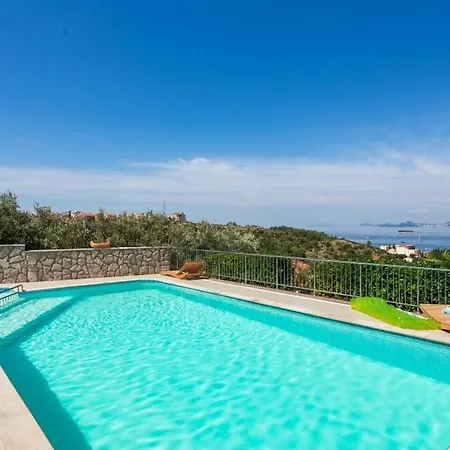 Appartamento Bell Memories-one Bedroom With Balcony And Sea Vie...